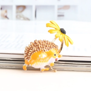 Broche hérisson avec tournesol jaune en émail de haute qualité et alliage durable