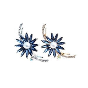 Broche fleurie en alliage avec cristaux bleu marine, perles blanches et strass en paire