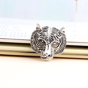Broche tête de tigre argentée vintage avec strass et alliage pour mode animale rétro
