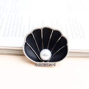 Elegant Alloy Artificial Pearl Shell Brooch Vintage Enamel Rhinestone Pin For Women Fashion Clothing Accessories Banquet Jewelry Gift