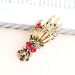 Gothic Skeleton Hand Brooch Zinc Alloy Rhinestone Bone Claw Pin Halloween Party Women Men Retro Punk Jewelry Gift