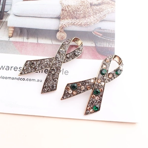 Elegant crystal ribbon brooches with vintage gold alloy and sparkling rhinestones