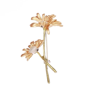 Golden handmade daisy flower brooch with matte petals and detailed metallic stamen
