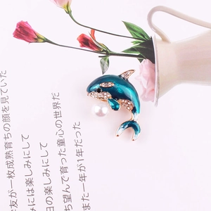 Elegant Dolphin Enamel Brooch Pin With Rhinestone And Imitation Artificial Pearl Gold Plated Alloy Whale Animal Jewelry For Women Men