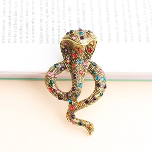 Broche serpent rétro sertie de strass colorés sur une base en alliage doré