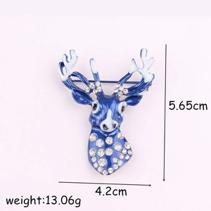 Broche tête de cerf en émail bleu avec strass, hauteur 5,65 cm et largeur 4,2 cm