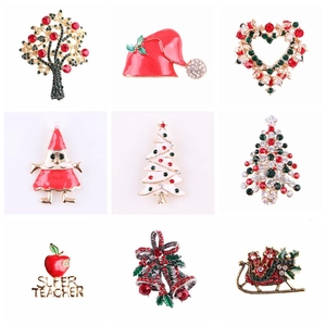 Nueve broches navideños esmaltados con Papá Noel, árboles y campanas en base dorada