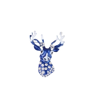 Broche tête de renne en émail bleu avec cristaux blancs au design de style forestier