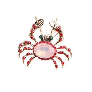 Broche crabe vintage dorée avec cristaux rouges et pierre précieuse ovale rose