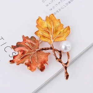 Vintage Maple Leaf Brooch With Faux Artificial Pearl Alloy Enamel Glitter Autumn Leaf Pin For Women Daily Fashion Jewelry Accessory