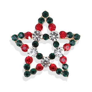 Vue détaillée d'une broche étoile de Noël avec cristaux rouges et verts sur alliage