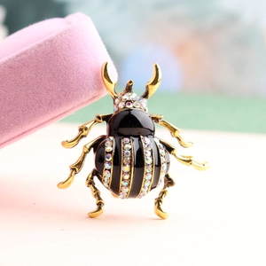 Creative Alloy Beetle Insect Brooch With Colorful Rhinestone Enamel Drip Oil Animal Breastpin For Women Men Coat Jewelry Gift