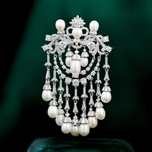 Luxurious silver brooch with clear zircons, white pearls, and elegant drop tassel pendants