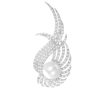 Élégante broche ailes en argent avec zircons et une grande perle blanche ronde