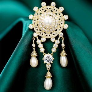 Vintage Palace Style Freshwater Pearl Brooch Copper Plated Gold Silver Zircon Rhinestone Bow Knot Tassel Pin For Women