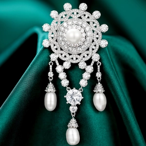 Elegant vintage royal style pearl brooch with micro-set zircon and teardrop pearls