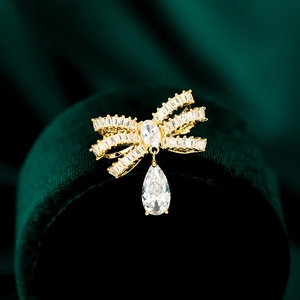 Elegante Spilla a Fiocco in Rame Placcato Oro per Donna Con Pendaglio a Goccia in Zirconia Gioielli