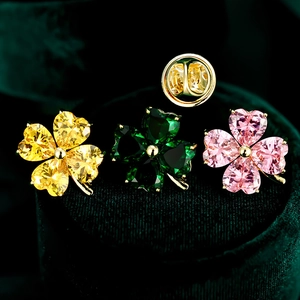 Heart Shaped Four Leaf Clover Brooch Pin For Women Elegant Zirconia Copper Lapel Pin Anti Exposure Buckle Jewelry Accessory