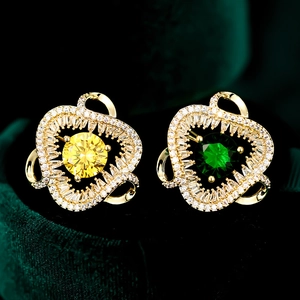 Spilla Floreale in Zircone di Lusso per Donna in Rame Placcato Oro Motivo a Fiori Spilla Anti-Esposizione Matrimonio Banchetto Gioielli Eleganti