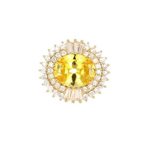 Makro-Detail einer ovalen gelben Edelsteinbrosche mit Diamantakzenten auf Goldbasis