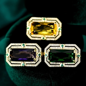 Spilla a Bottone in Zircone Rettangolare Geometrica Vintage Elegante in Rame Placcato Oro Cuore Anti-esposizione Gioielli Donna