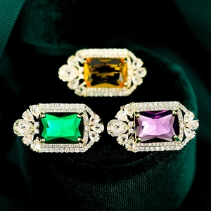Vintage Brosche Mit Smaragdschliff Zirkonia Vergoldetes Kupfer Anti-Exponierung Kragennadel Für Damen Hochzeit Party Schmuck