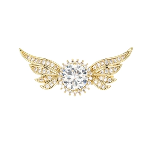 Élégante broche ailes d'ange dorées avec zircon central et détails en micro-pavé