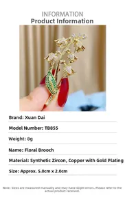 Vue détaillée de la broche muguet de 5,0 cm avec des zircons verts et blancs sertis