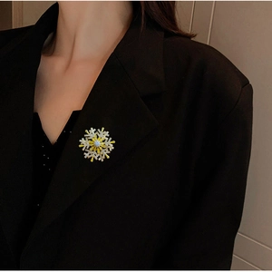 Rotating snowflake zircon brooch pin in gold and silver plating for elegant blazer coats
