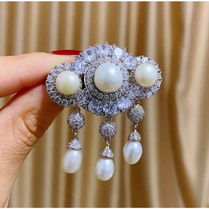Vintage Court Style Freshwater Pearl Brooch For Women Gold Plated Copper Zirconia Tassel Suit Pin Decorative Jewelry Gift