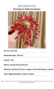 Vue détaillée d'une broche fleur en cristal rouge avec perle et infos de dimensions