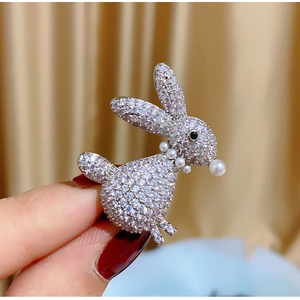 Elegant Cubic Zirconia Bunny Brooch Pin For Women Gold Silver Plated Copper Rabbit Animal Lapel Pin With Faux Artificial Pearl Jewelry Gift