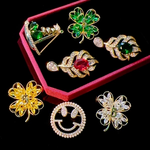 Vintage Gold Plated Copper Cubic Zirconia Brooch Pin For Women Four Leaf Clover Number 5 Cat Leaf Smiley Face Jewelry Gift