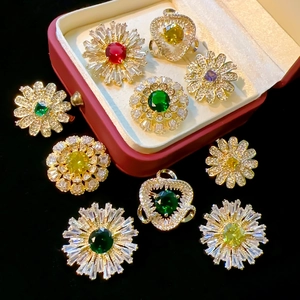 Luxury Copper Zirconia Flower Heart Brooch Pin Elegant Gold Multicolor Rhinestone Sunflower Lapel Pin For Suit Dress Women Jewelry Gift