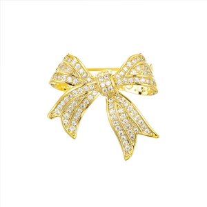 Exquisite goldene Schleifenbrosche mit funkelnden Zirkonia-Mikropflaster auf weißem Grund