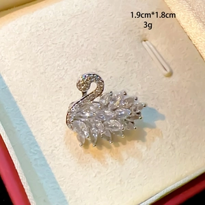 Detailed close-up macro view of silver crystal swan brooch pin with 1.9cm size and 3g weight
