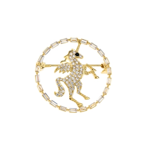 Élégante broche licorne dorée ornée de cristaux et d'un halo de zircons