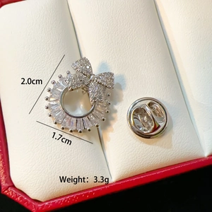 Detailed macro view of a floral silver brooch with zircon butterfly, size 2.0x1.7cm