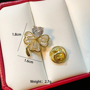Detail view of a luxury clover brooch with dimensions 1.8cm x 1.6cm and 2.7g weight