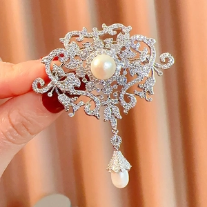 French Vintage Court Artificial Pearl Tassel Brooch Silver Plated Copper Rhinestone Floral Hollow Out Pin For Wedding Women Jewelry