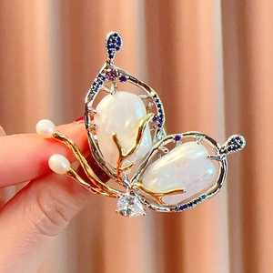Elegant Butterfly Brooch Copper Natural Baroque Pearl Zircon Pin For Women Wedding Banquet Korean Style Jewelry Accessory