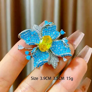 Broche magnétique élégante fleur bleue avec pierre jaune pour costume, taille 3,9cm x 3,5cm