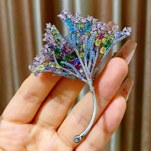Eleganter Silberne Ginkgo-Blatt Brosche mit bunten Zirkonia im Marquise-Schliff