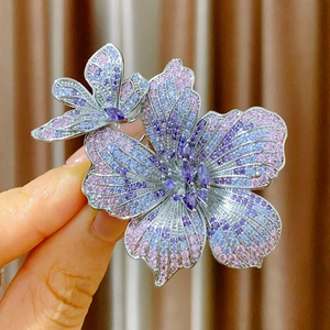 Lussuosa Spilla a Farfalla e Orchidea in Rame e Zirconia Elegante Spilla Floreale Rosa Viola per Donna Gioielli per Feste e Matrimoni