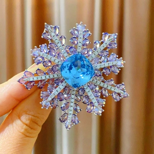 Broche Flocon de Neige en Cristal Bleu Violet Cuivre Plaqué Argent Zircone Épingle Pour Costumes Manteaux Femmes Hommes Bijoux