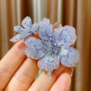 Elegante spilla a forma di orchidea e farfalla con zirconi rosa viola placcata oro