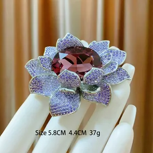 Broche fleur de lotus en améthyste luxueuse avec cristaux violets, 5,8 cm x 4,4 cm