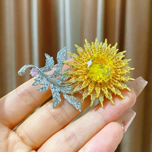 Broche tournesol bicolore élégante avec zircon jaune et cristaux pavés pour costume