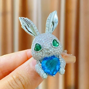 Broche Lapin du Zodiaque Mignonne Cuivre Zirconium Forme Cœur Pierre Bleue Épingle Animal Strass Micro Pavé Bijoux