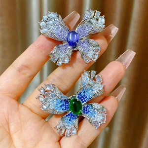Broches papillon élégantes en pavé de zircone avec pierres précieuses pour costumes